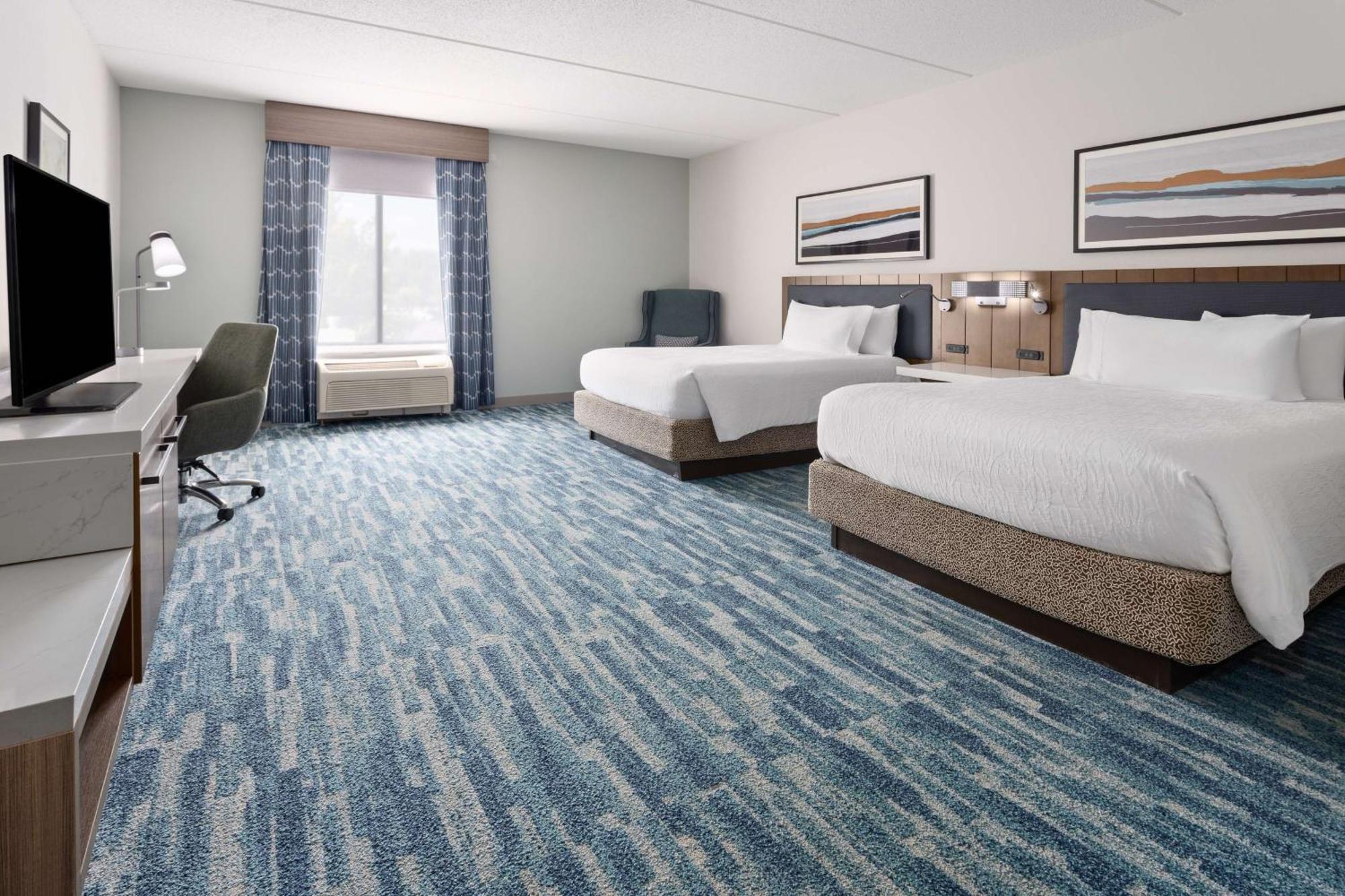 Queen Room with Two Queen Beds and Accessible Tub - Mobility Access